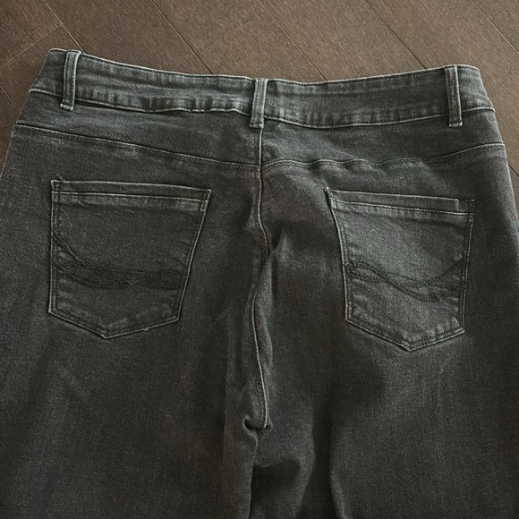 Santana Jeans - Picture 4 of 4